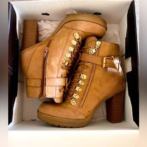 G BY GUESS LACE UP BOOTIES